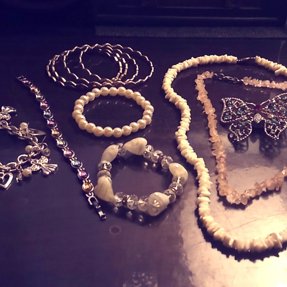 SOLD!! Jewelry bundle !! - Picture 2 of 4